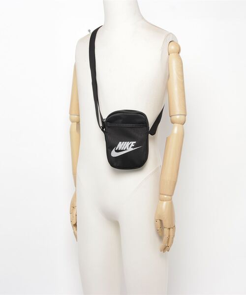 NIKE(ナイキ)の「WEGO/NIKE ヘリテージスモールアイテム(ショルダーバッグ・メンズ・ブラック・FREE)」の6枚目の写真