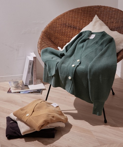 SALON adam et rope'（サロン アダム エ ロペ）の「【極上の肌ざわり】リブカーディガン -CreamyCotton /クリーミーコットン-（カーディガン/ボレロ・レディース・チャコールグレー/ベージュ/オフホワイト/グリーン/ピンク系その他・FREE）」の14枚目の写真