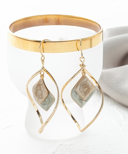 Blueberry（ブルーベリー）の「デザイン ピアス（ピアス（両耳用）・レディース・ゴールド系8/ブラウン/ゴールド系1/ゴールド系2/ゴールド/ゴールド系6/パープル/イエロー/ゴールド系4/ゴールド系9/ゴールド系5/ブルー/ブルーグリーン/ゴールド系7/ゴールド系3/ベージュ・フリー）」の9枚目の写真