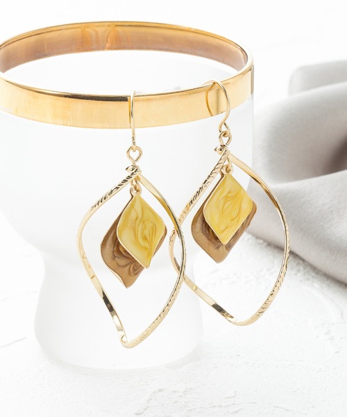 Blueberry（ブルーベリー）の「デザイン ピアス（ピアス（両耳用）・レディース・ゴールド系8/ブラウン/ゴールド系1/ゴールド系2/ゴールド/ゴールド系6/パープル/イエロー/ゴールド系4/ゴールド系9/ゴールド系5/ブルー/ブルーグリーン/ゴールド系7/ゴールド系3/ベージュ・フリー）」の11枚目の写真