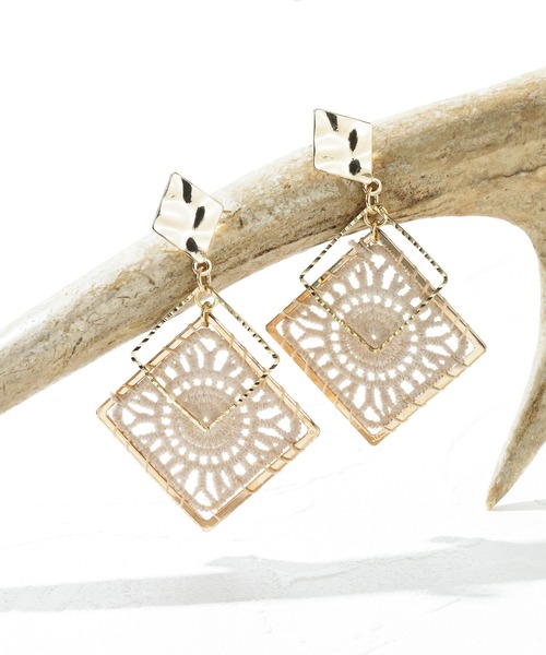 Blueberry（ブルーベリー）の「デザイン ピアス（ピアス（両耳用）・レディース・ゴールド系8/ブラウン/ゴールド系1/ゴールド系2/ゴールド/ゴールド系6/パープル/イエロー/ゴールド系4/ゴールド系9/ゴールド系5/ブルー/ブルーグリーン/ゴールド系7/ゴールド系3/ベージュ・フリー）」の12枚目の写真