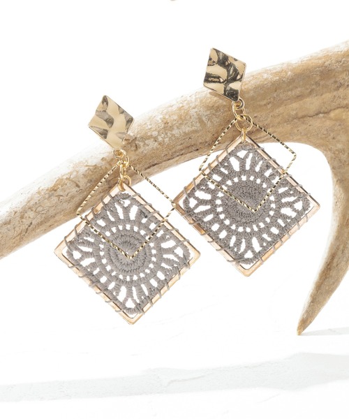 Blueberry（ブルーベリー）の「デザイン ピアス（ピアス（両耳用）・レディース・ゴールド系8/ブラウン/ゴールド系1/ゴールド系2/ゴールド/ゴールド系6/パープル/イエロー/ゴールド系4/ゴールド系9/ゴールド系5/ブルー/ブルーグリーン/ゴールド系7/ゴールド系3/ベージュ・フリー）」の13枚目の写真