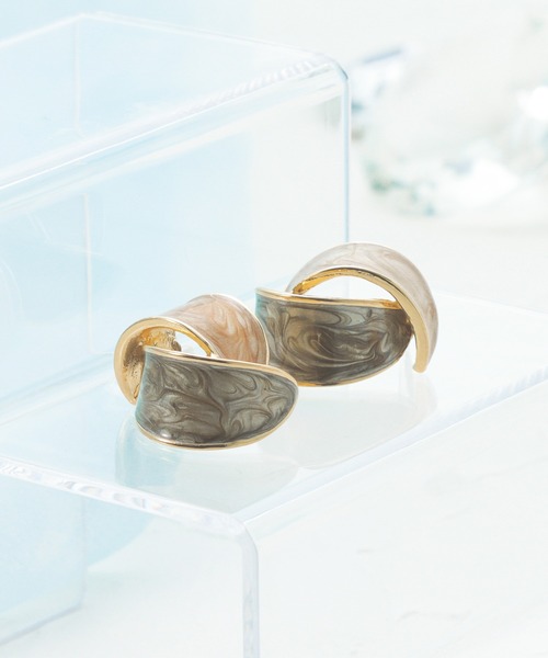 Blueberry（ブルーベリー）の「デザイン ピアス（ピアス（両耳用）・レディース・ゴールド系8/ブラウン/ゴールド系1/ゴールド系2/ゴールド/ゴールド系6/パープル/イエロー/ゴールド系4/ゴールド系9/ゴールド系5/ブルー/ブルーグリーン/ゴールド系7/ゴールド系3/ベージュ・フリー）」の3枚目の写真