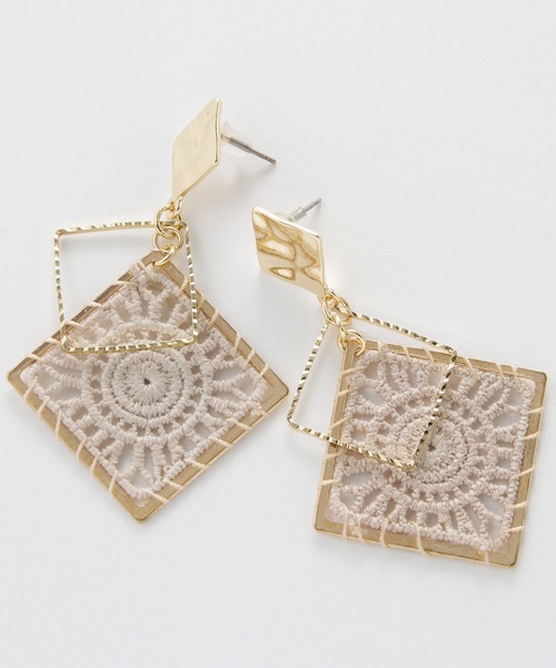 Blueberry（ブルーベリー）の「デザイン ピアス（ピアス（両耳用）・レディース・ゴールド系8/ブラウン/ゴールド系1/ゴールド系2/ゴールド/ゴールド系6/パープル/イエロー/ゴールド系4/ゴールド系9/ゴールド系5/ブルー/ブルーグリーン/ゴールド系7/ゴールド系3/ベージュ・フリー）」の18枚目の写真