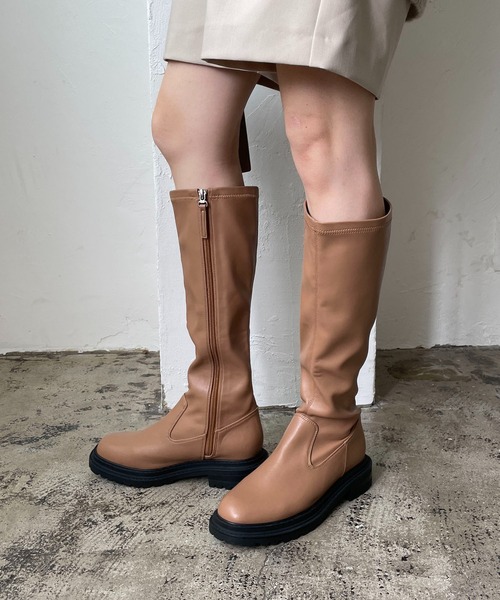 CAPRICIEUX LE'MAGE（カプリシューレマージュ）の「トラックソールロングブーツ（ブーツ・レディース・ブラック/キャメル・37/39）」の4枚目の写真