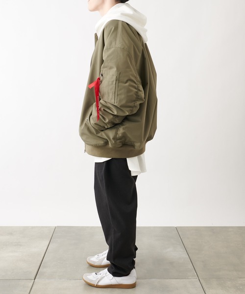 COLONY 2139（コロニートゥーワンスリーナイン）の「ヘビーツイル中綿ビッグシルエットMA-1 ※ユニセックス対応（ミリタリージャケット・メンズ・ブラック/カーキ・MEDIUM/LARGE）」の12枚目の写真
