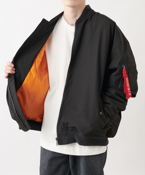 COLONY 2139（コロニートゥーワンスリーナイン）の「ヘビーツイル中綿ビッグシルエットMA-1 ※ユニセックス対応（ミリタリージャケット・メンズ・ブラック/カーキ・MEDIUM/LARGE）」の15枚目の写真