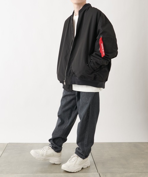 COLONY 2139（コロニートゥーワンスリーナイン）の「ヘビーツイル中綿ビッグシルエットMA-1 ※ユニセックス対応（ミリタリージャケット・メンズ・ブラック/カーキ・MEDIUM/LARGE）」の3枚目の写真