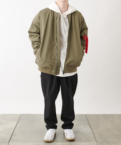 COLONY 2139（コロニートゥーワンスリーナイン）の「ヘビーツイル中綿ビッグシルエットMA-1 ※ユニセックス対応（ミリタリージャケット・メンズ・ブラック/カーキ・MEDIUM/LARGE）」の4枚目の写真