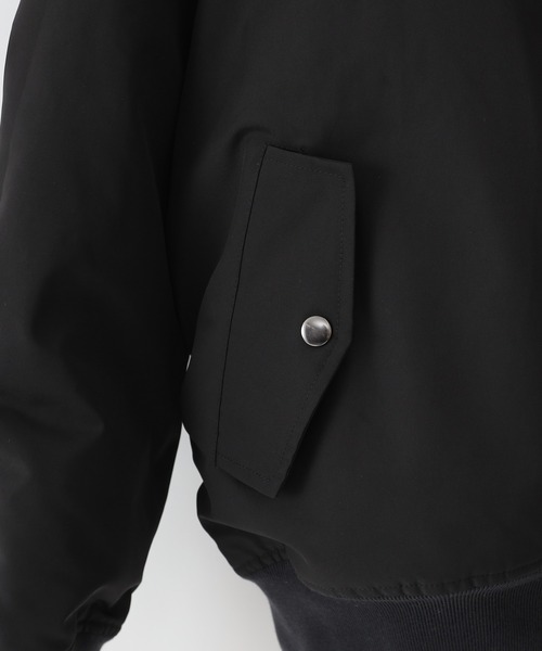 COLONY 2139（コロニートゥーワンスリーナイン）の「ヘビーツイル中綿ビッグシルエットMA-1 ※ユニセックス対応（ミリタリージャケット・メンズ・ブラック/カーキ・MEDIUM/LARGE）」の6枚目の写真