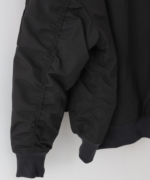COLONY 2139（コロニートゥーワンスリーナイン）の「ヘビーツイル中綿ビッグシルエットMA-1 ※ユニセックス対応（ミリタリージャケット・メンズ・ブラック/カーキ・MEDIUM/LARGE）」の14枚目の写真