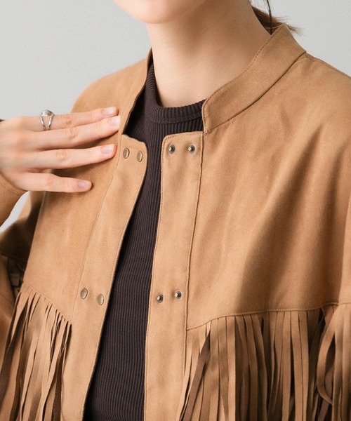 KBF(ケイビーエフ)の「フェイクスエードフリンジシャツ(シャツ/ブラウス・レディース・キャメル/ベージュ系その他/グリーン・ONE)」の11枚目の写真