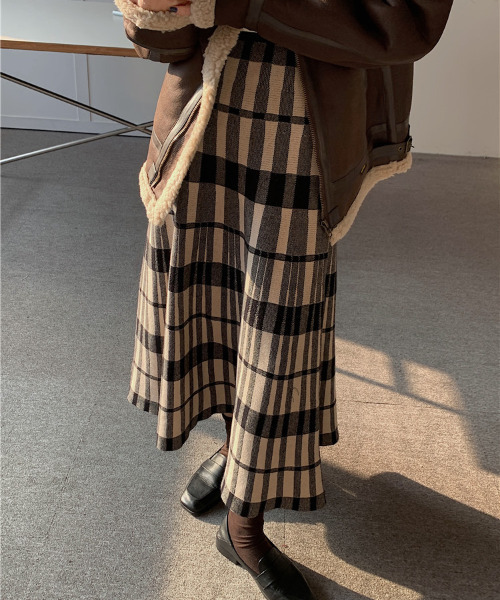 emi+（エミプラス）の「チェック柄ロングニットスカート（スカート・レディース・ブラック/ブラウン・FREE）」の7枚目の写真