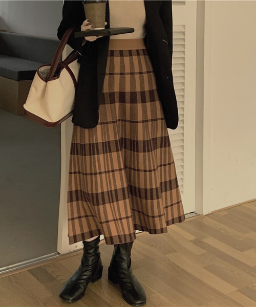 emi+（エミプラス）の「チェック柄ロングニットスカート（スカート・レディース・ブラック/ブラウン・FREE）」の10枚目の写真