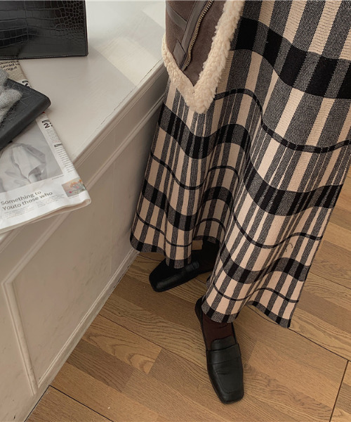 emi+（エミプラス）の「チェック柄ロングニットスカート（スカート・レディース・ブラック/ブラウン・FREE）」の16枚目の写真