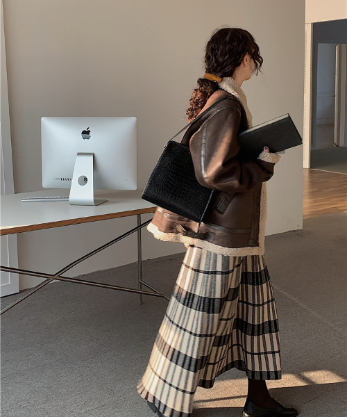 emi+（エミプラス）の「チェック柄ロングニットスカート（スカート・レディース・ブラック/ブラウン・FREE）」の21枚目の写真