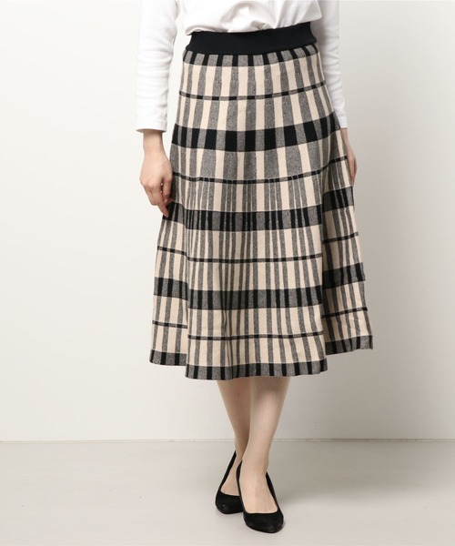 emi+（エミプラス）の「チェック柄ロングニットスカート（スカート・レディース・ブラック/ブラウン・FREE）」の5枚目の写真