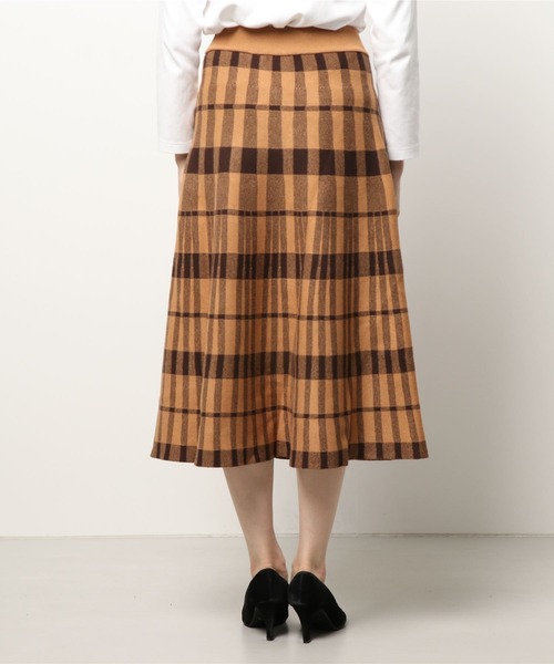 emi+（エミプラス）の「チェック柄ロングニットスカート（スカート・レディース・ブラック/ブラウン・FREE）」の6枚目の写真
