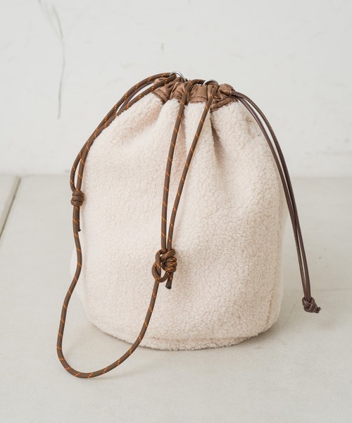 Kastane(カスタネ)の「【リバーシブル】ボア×サテンリバーシブル巾着BAG(ハンドバッグ・レディース・ブラック/ブラウン/パープル・FREE)」の16枚目の写真