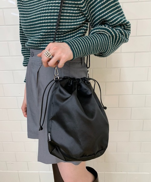 Kastane(カスタネ)の「【リバーシブル】ボア×サテンリバーシブル巾着BAG(ハンドバッグ・レディース・ブラック/ブラウン/パープル・FREE)」の13枚目の写真