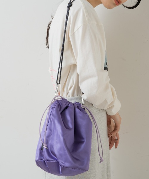 Kastane(カスタネ)の「【リバーシブル】ボア×サテンリバーシブル巾着BAG(ハンドバッグ・レディース・ブラック/ブラウン/パープル・FREE)」の21枚目の写真