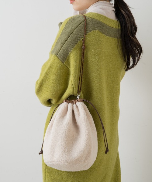 Kastane(カスタネ)の「【リバーシブル】ボア×サテンリバーシブル巾着BAG(ハンドバッグ・レディース・ブラック/ブラウン/パープル・FREE)」の20枚目の写真