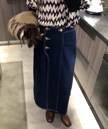 ダブル釦ワイドベンツデニムスカート