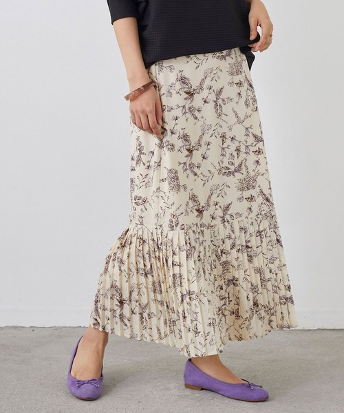 NICOLE white（ニコルホワイト）の「裾プリーツ花柄スカート（スカート・レディース・カーキ/オフホワイト・FREE）」の2枚目の写真