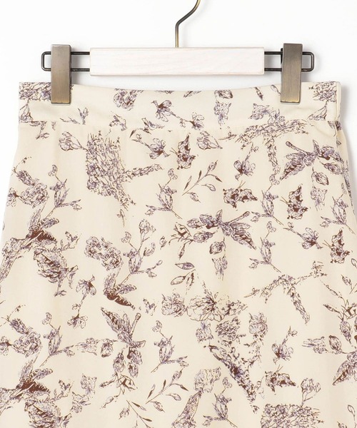 NICOLE white（ニコルホワイト）の「裾プリーツ花柄スカート（スカート・レディース・カーキ/オフホワイト・FREE）」の8枚目の写真