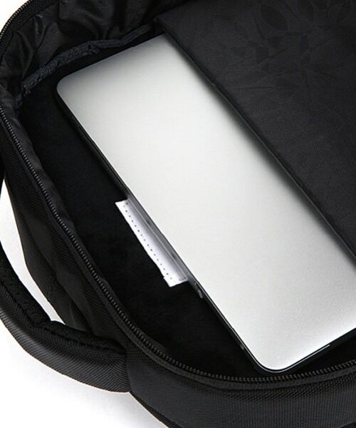 I.D.E.A international(イデアインターナショナル)の「Incase ICON Lite pack(バックパック/リュック・レディース・ブラック・フリ-)」の8枚目の写真