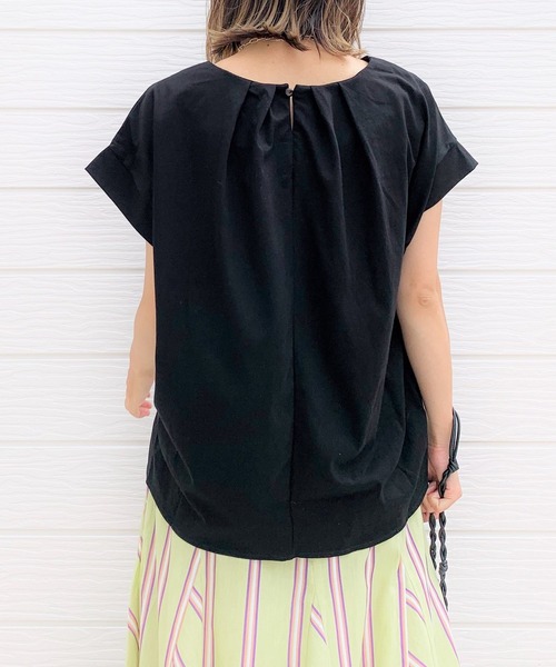 Q（キュー）の「バックタックシルケットトップス（Tシャツ/カットソー・レディース・ブラック/アイボリー/エメラルド/グレイッシュベージュ/マスタード・MEDIUM）」の8枚目の写真