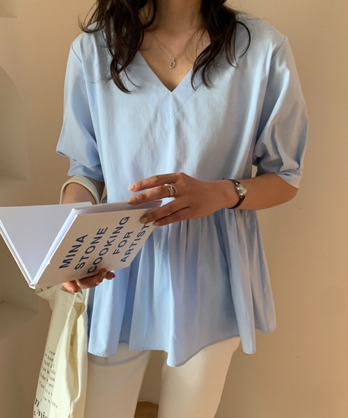 Diosfront(ディオスフロント)の「ペプラム切替Vネックチュニックブラウス(シャツ/ブラウス・レディース・ホワイト/ブラック/パープル/サックスブルー/イエロー・FREE)」の4枚目の写真