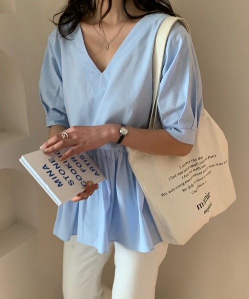 Diosfront(ディオスフロント)の「ペプラム切替Vネックチュニックブラウス(シャツ/ブラウス・レディース・ホワイト/ブラック/パープル/サックスブルー/イエロー・FREE)」の12枚目の写真