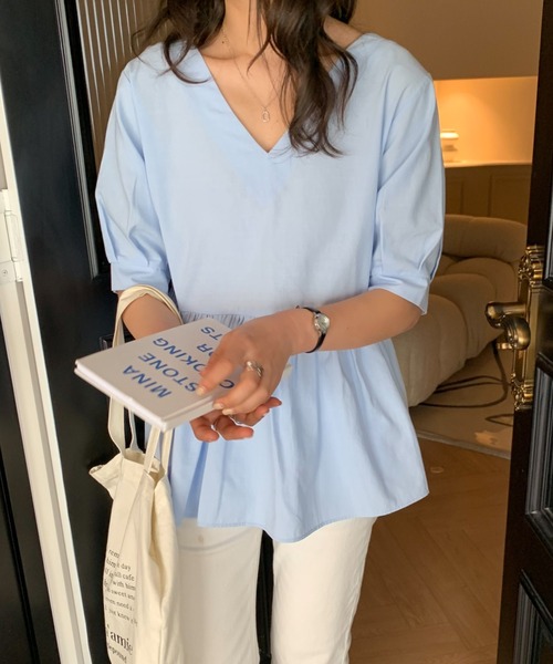 Diosfront(ディオスフロント)の「ペプラム切替Vネックチュニックブラウス(シャツ/ブラウス・レディース・ホワイト/ブラック/パープル/サックスブルー/イエロー・FREE)」の6枚目の写真