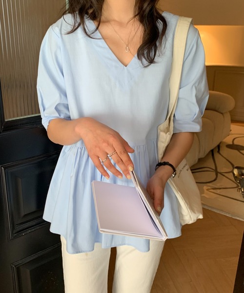 Diosfront(ディオスフロント)の「ペプラム切替Vネックチュニックブラウス(シャツ/ブラウス・レディース・ホワイト/ブラック/パープル/サックスブルー/イエロー・FREE)」の7枚目の写真