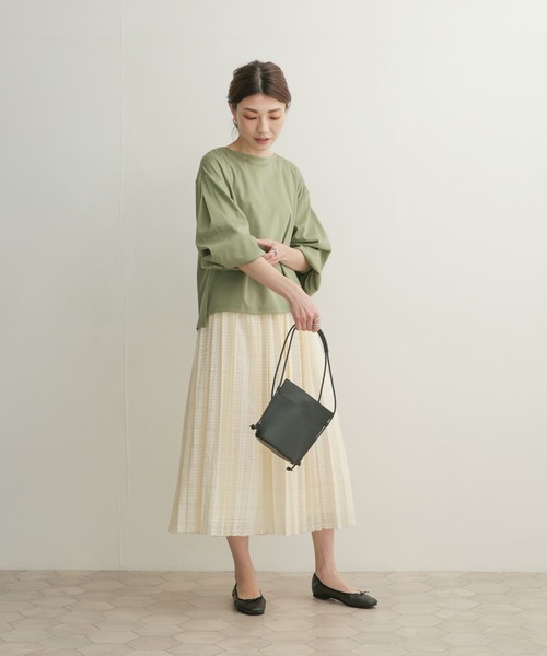 URBAN RESEARCH DOORS（アーバンリサーチドアーズ）の「タックスリーブボートネック（Tシャツ/カットソー・レディース・ブラック/オフホワイト/ライトカーキ・1）」の12枚目の写真