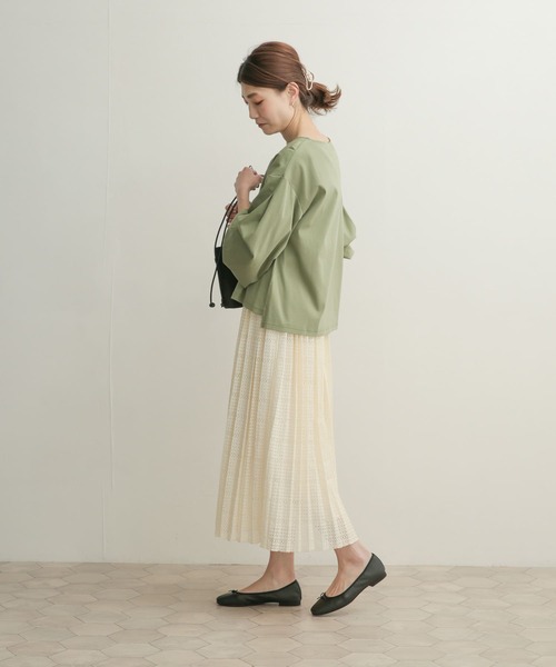 URBAN RESEARCH DOORS（アーバンリサーチドアーズ）の「タックスリーブボートネック（Tシャツ/カットソー・レディース・ブラック/オフホワイト/ライトカーキ・1）」の13枚目の写真