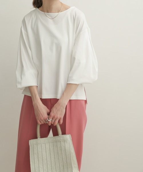 URBAN RESEARCH DOORS（アーバンリサーチドアーズ）の「タックスリーブボートネック（Tシャツ/カットソー・レディース・ブラック/オフホワイト/ライトカーキ・1）」の18枚目の写真