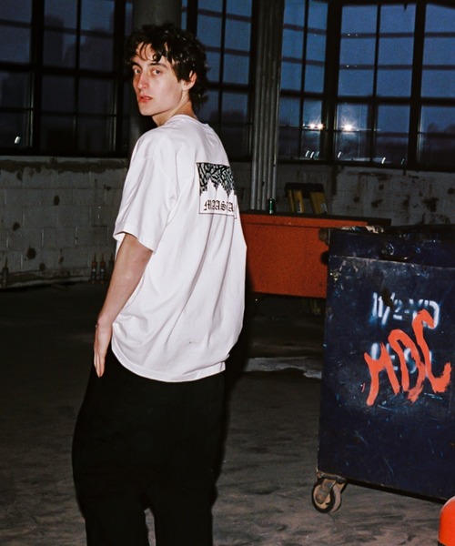 MANASTASH（マナスタッシュ）の「【直営店限定】MANASTASH N.A.U/マナスタッシュエヌエーユー　GANG LOGO TEE ギャングロゴティー（Tシャツ/カットソー・メンズ・ホワイト/ブラック/バーガンディー・MEDIUM/LARGE/X-LARGE）」の8枚目の写真