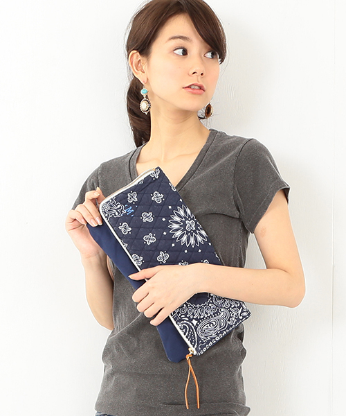 Ray BEAMS（レイビームス）の「MASACA / バンダナ クラッチバッグ（クラッチバッグ・レディース・レッド/ネイビー・ONE SIZE）」の2枚目の写真
