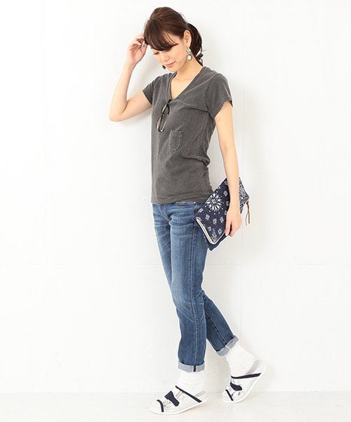 Ray BEAMS（レイビームス）の「MASACA / バンダナ クラッチバッグ（クラッチバッグ・レディース・レッド/ネイビー・ONE SIZE）」の3枚目の写真