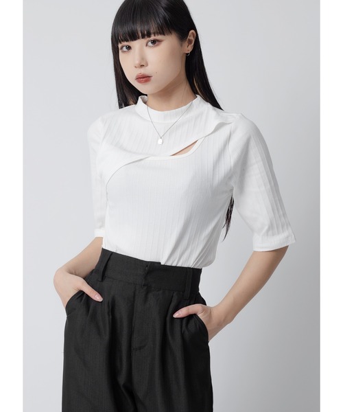 Adoon plain(アドーンプレーン)の「ネックスリットトップス(Tシャツ/カットソー・レディース・ブラック/ホワイト/ボルドー・FREE)」の2枚目の写真