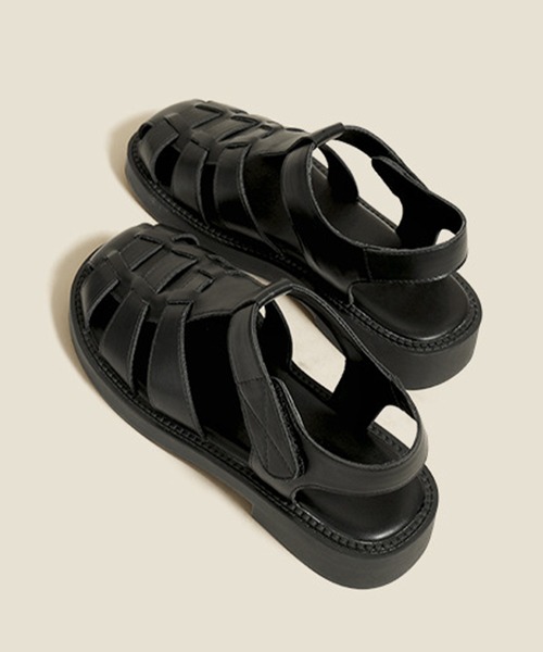 AMOUR BOX（アムールボックス）の「フェイクレザーグルカサンダル（サンダル・レディース・ブラック/クリーム・38/39/35/36/37）」の12枚目の写真