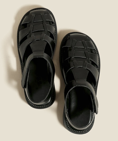 AMOUR BOX（アムールボックス）の「フェイクレザーグルカサンダル（サンダル・レディース・ブラック/クリーム・38/39/35/36/37）」の8枚目の写真