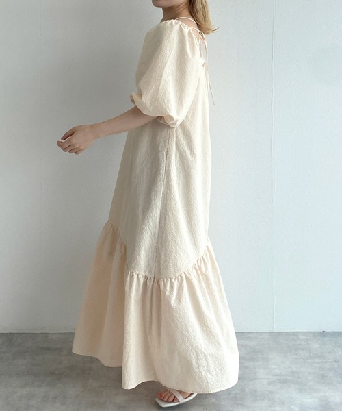 w closet(ダブルクローゼット)の「スクエアネックバルーン袖ティアードワンピース(ワンピース・レディース・ラベンダー/ライトベージュ・FREE)」の18枚目の写真