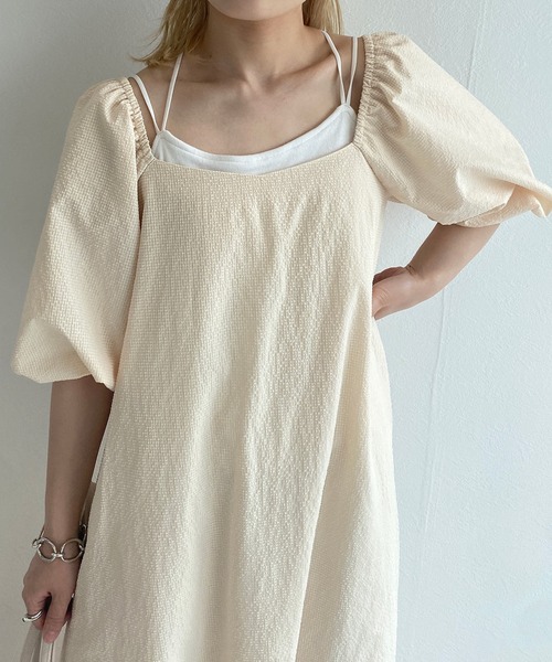 w closet(ダブルクローゼット)の「スクエアネックバルーン袖ティアードワンピース(ワンピース・レディース・ラベンダー/ライトベージュ・FREE)」の9枚目の写真