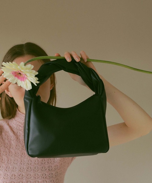 EFOLE(エフォル)の「【EFOLE】ツイストハンドル ミニバッグ(ハンドバッグ・レディース・ホワイト/ブラック・FREE)」の3枚目の写真