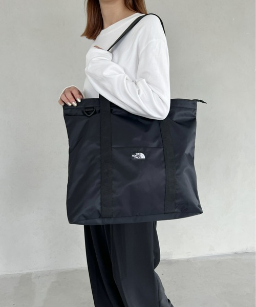 THE NORTH FACE（ザノースフェイス）の「THE NORTH FACE(ザ・ノースフェイス)/SOFT SHOULDER BAG/ソフトショルダーバッグ/NN2PN55（トートバッグ・レディース・ブラック/アイボリー/チャコールグレー・FREE）」の22枚目の写真