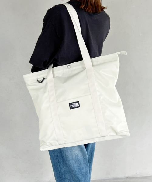 THE NORTH FACE（ザノースフェイス）の「THE NORTH FACE(ザ・ノースフェイス)/SOFT SHOULDER BAG/ソフトショルダーバッグ/NN2PN55（トートバッグ・レディース・ブラック/アイボリー/チャコールグレー・FREE）」の16枚目の写真