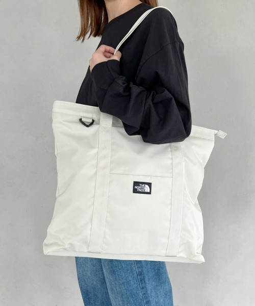 THE NORTH FACE（ザノースフェイス）の「THE NORTH FACE(ザ・ノースフェイス)/SOFT SHOULDER BAG/ソフトショルダーバッグ/NN2PN55（トートバッグ・レディース・ブラック/アイボリー/チャコールグレー・FREE）」の17枚目の写真